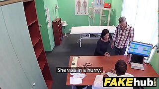 Make believe Clinic Czech falsify cums over piping hot cheating wifes tight pussy