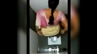 Desi aunty pissing in release masterfulness