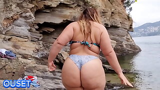 MADRASTRA CON ENORME CULO TIENE SEXO PÚBLICO EN LA PLAYA